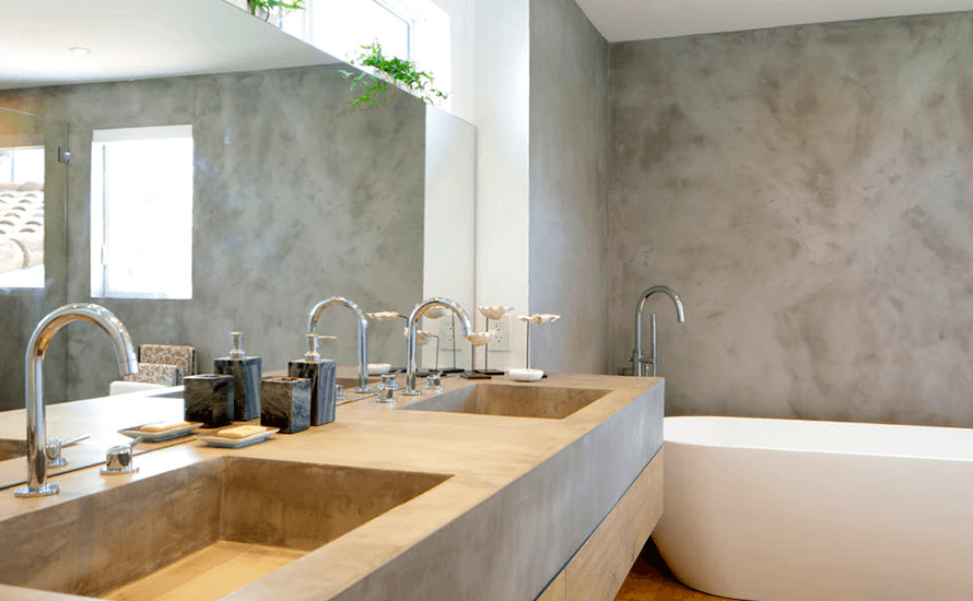 baño completo con microcemento en la pared