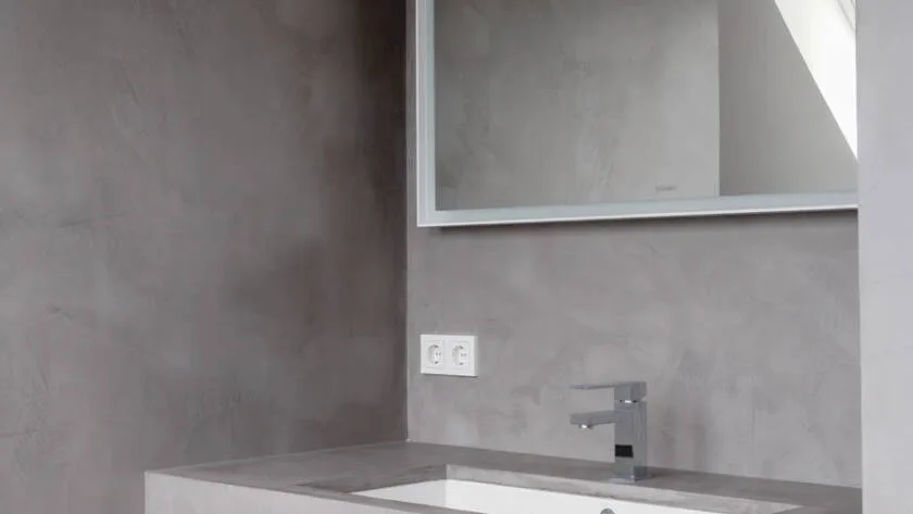 diseño de baño con microcemento en paredes