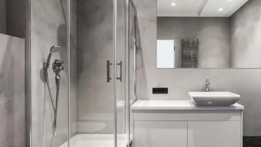 baño hecho con microcemento en las paredes