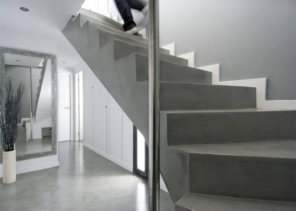 escaleras con acabado de microcemento
