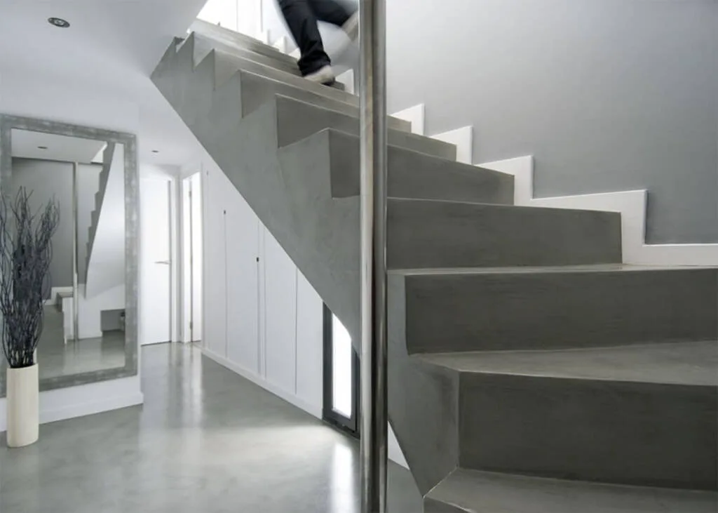 escaleras con acabado de microcemento