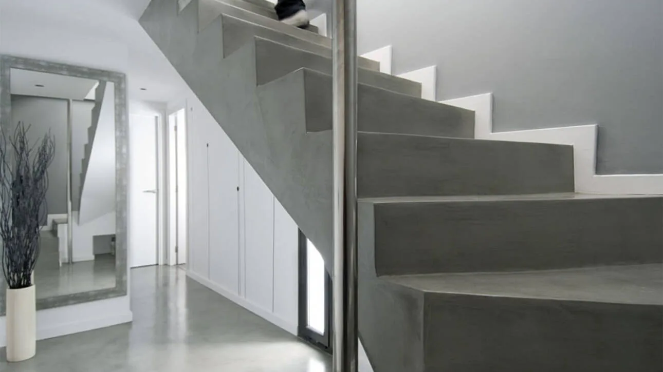escaleras con acabado de microcemento