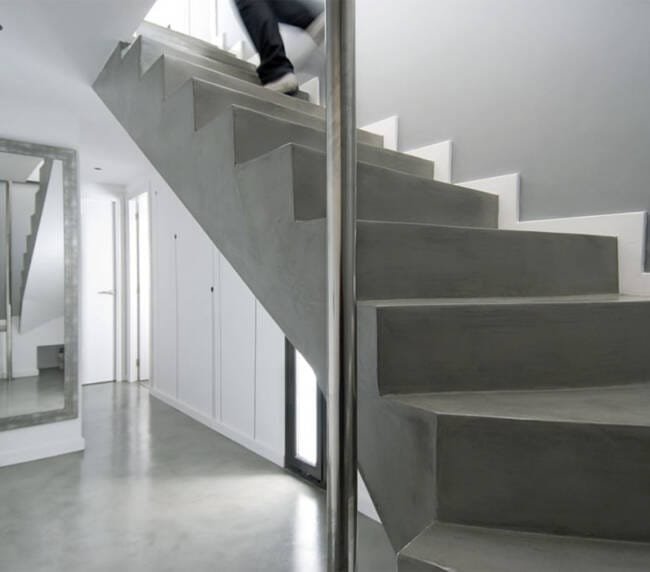 escaleras con acabado de microcemento