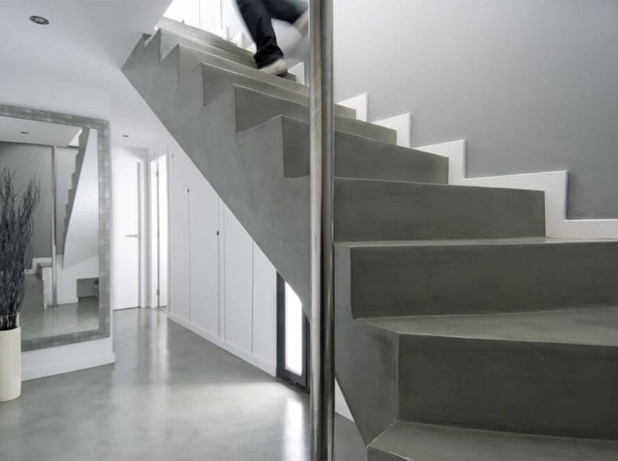 escaleras con acabado de microcemento