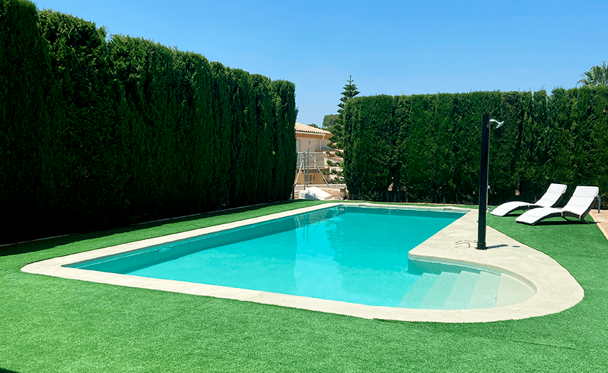 piscina revestida con microcemento