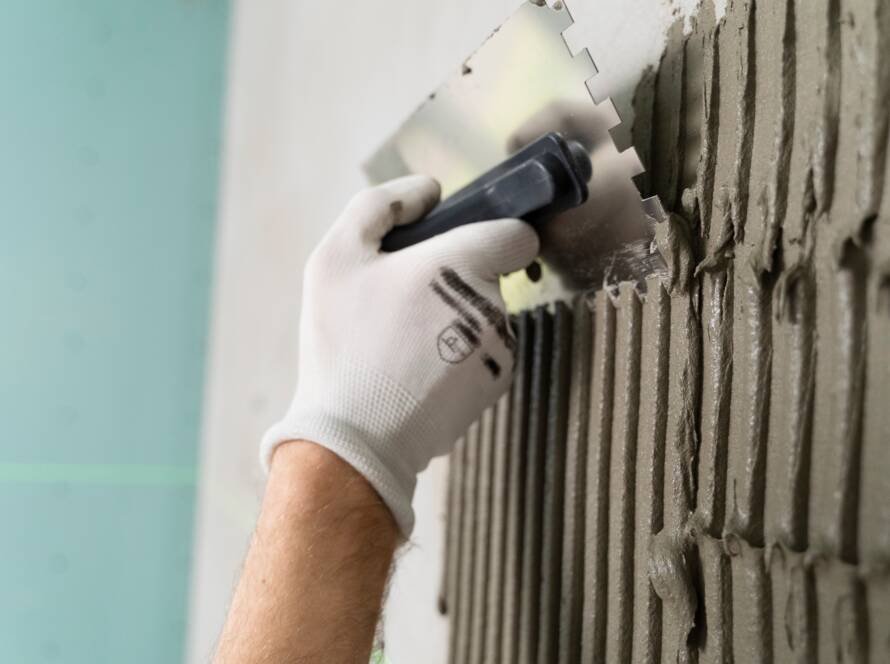 persona realizando una reforma en Salamanca